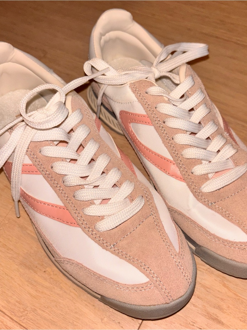Tretorn Women’s 6.5 Rawlins White and Light Pink Casual Sneakers never worn